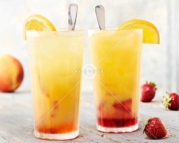 Strawberry and Peach Drinks with Fruit