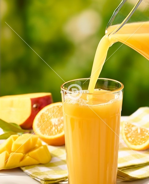 Mango Juice Pour