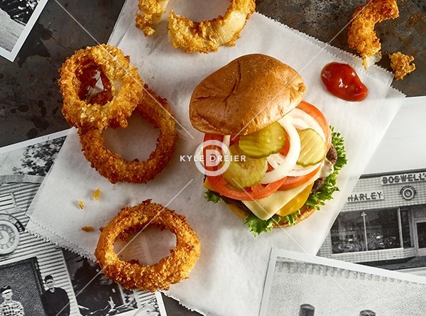 Cheeseburger with Onion Rings