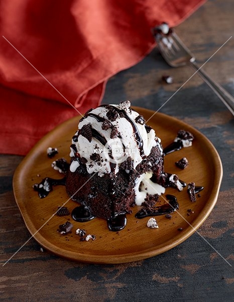Oreo Cookie Cream Cake