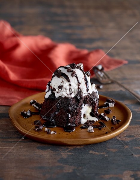 Oreo Cookie Cream Cake