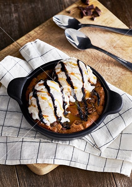 Skillet Cookie