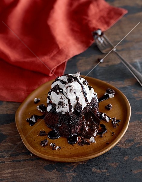 Oreo Cookie Chocolate Cream Cake